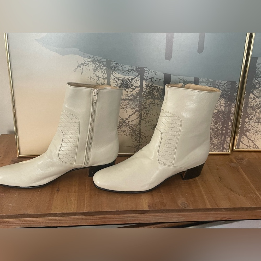 Men’s Besserro Cream Ankle Boots size 11 or 30